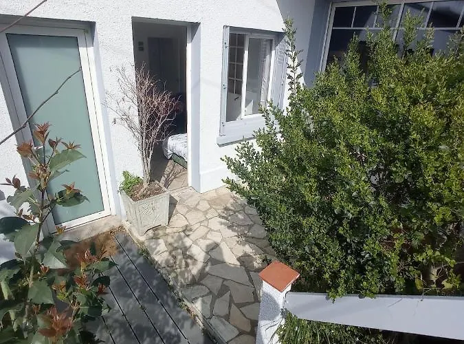 Meublée Indépendante, Avec Piscine, Pour 2 Personnes Apartamento