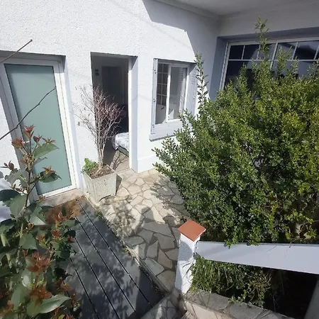 Independant, Avec Piscine Et Jardin, Direct Gare Aeroport, 1 Lit Pour 2 Personnes Direct Gare Aeroport Apartment