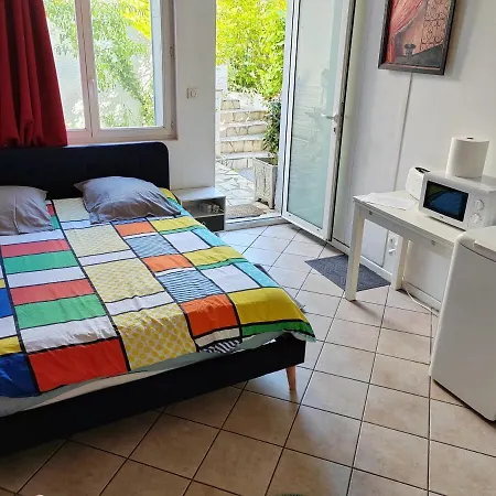 Appartamento Meublée Indépendante, Avec Piscine, Pour 2 Personnes *